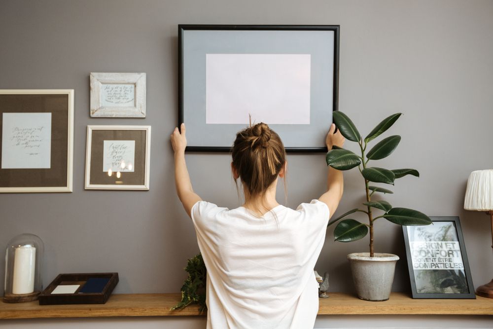Tips for Choosing Framed Art for Your Hallway