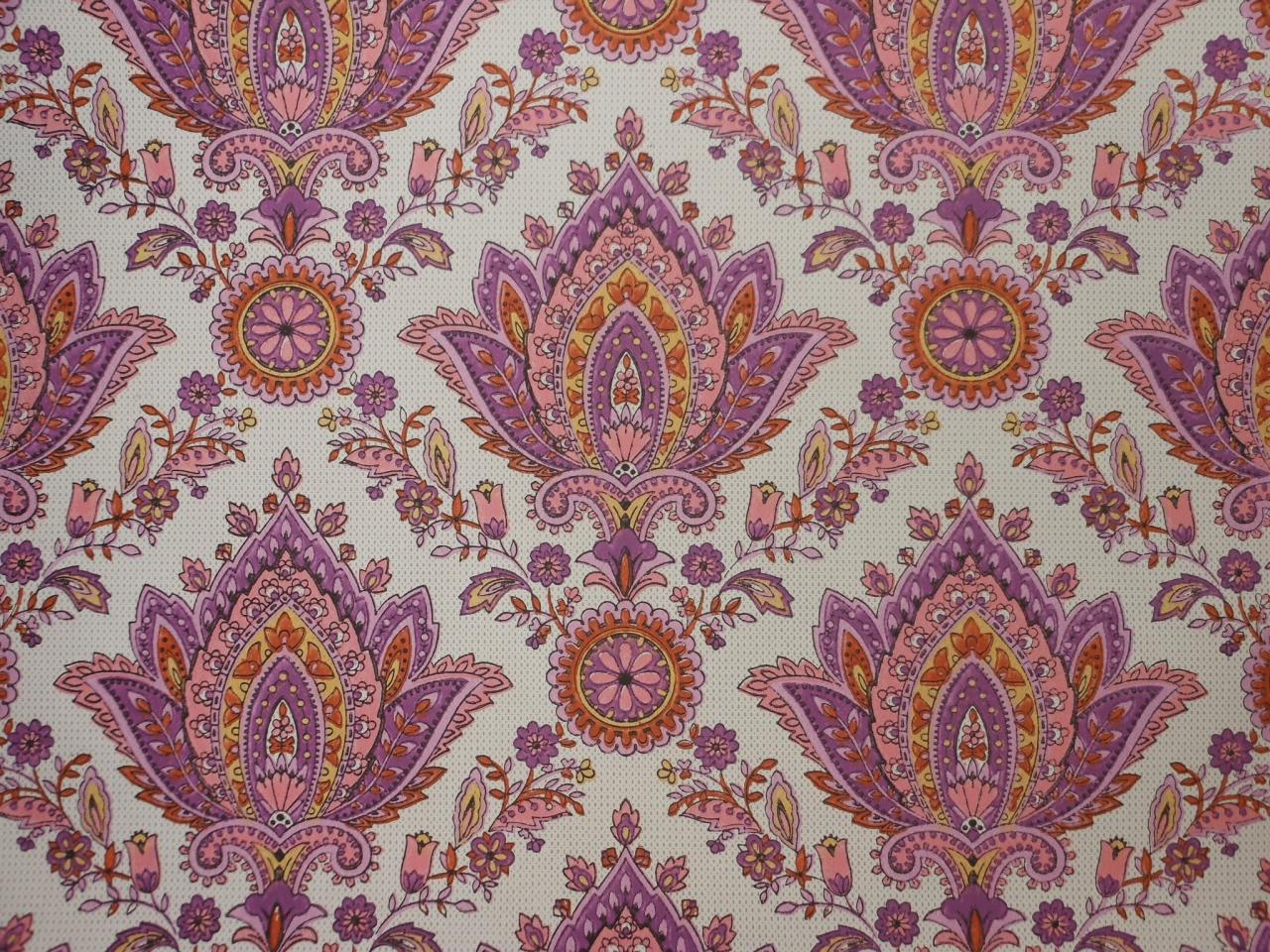 Where to Buy Vintage Style Wallpaper Patterns Today